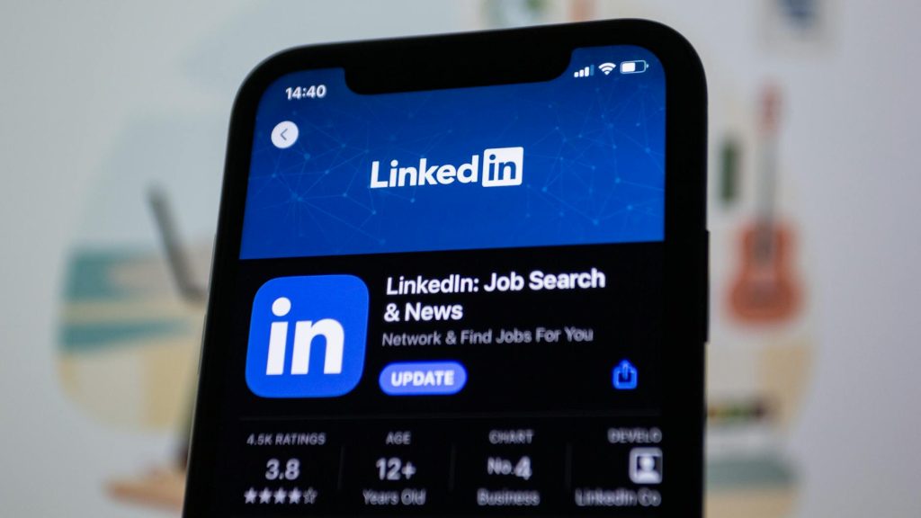 adding resume to linkedin profile